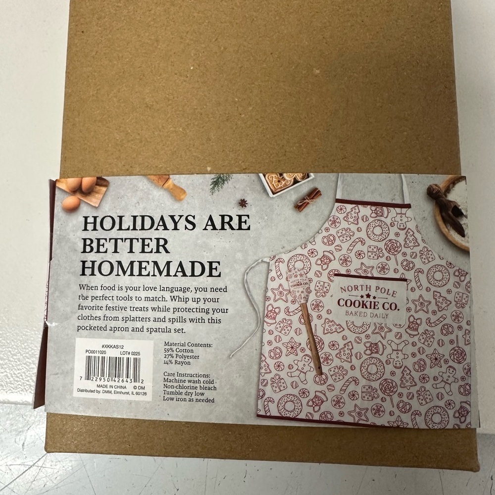 Red and White Apron and Spatula Set - Picture 3 of 3